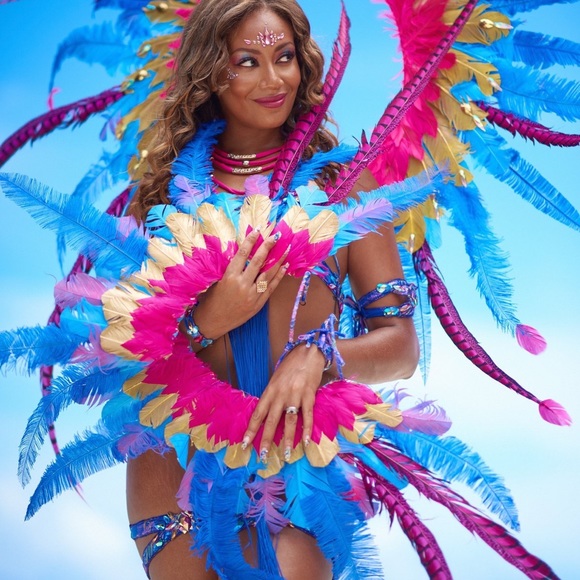 Meet your Posher, Angelina - Picture 3 of 3